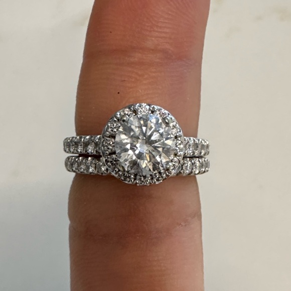 Tolkowsky (2 Carat TW) 1.46CT Halo Engagement Ring and Wedding Band.  14K Gold - Picture 3 of 9